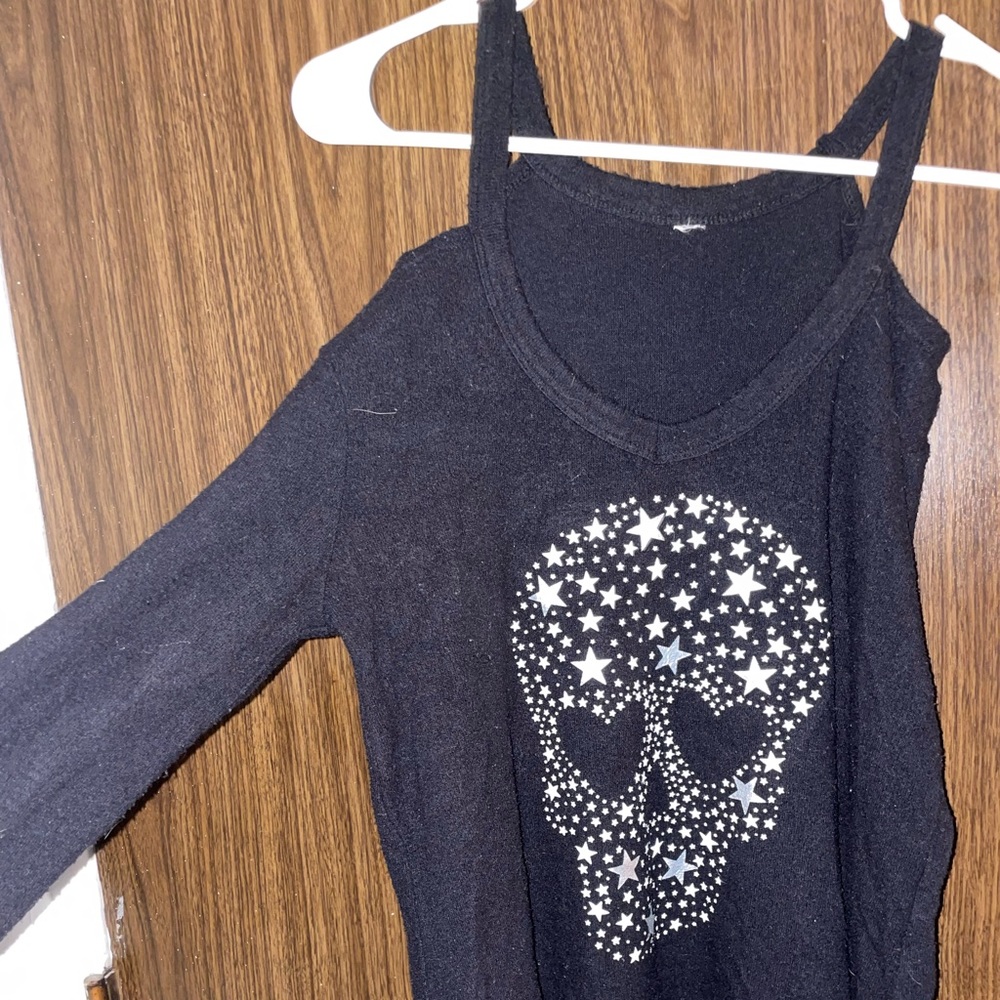 Open shoulder long sleeve